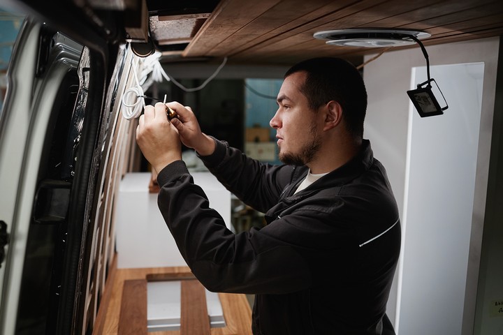 10 Different Types of Electricians and Their Responsibilities – Also